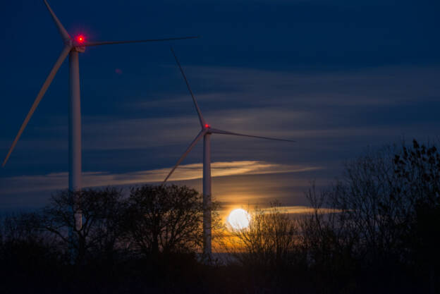 full moon rising